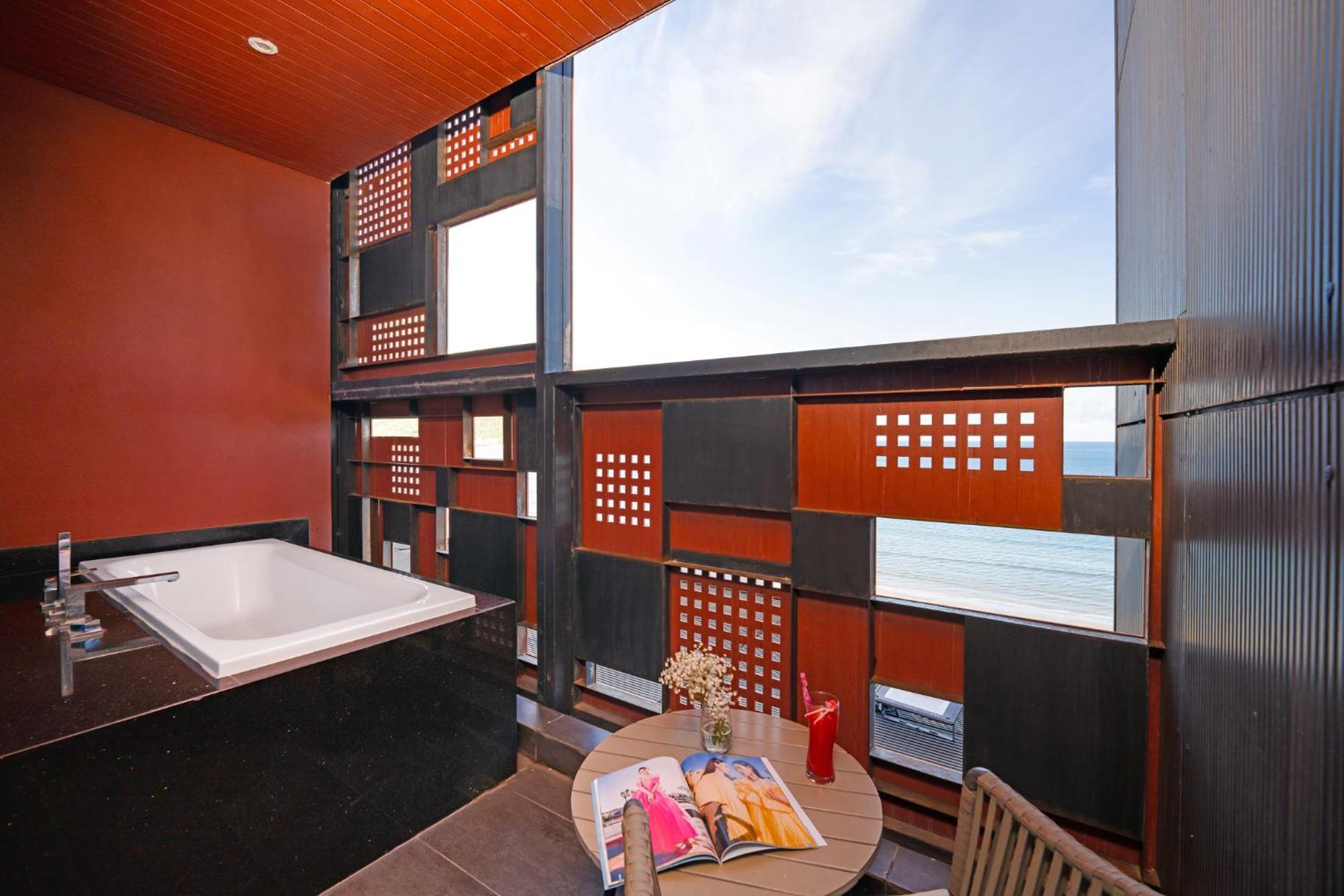 The Code Hotel & Spa Da Nang Exterior foto